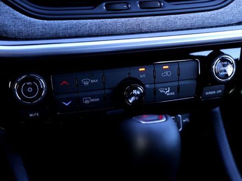 New 2026 Jeep Compass Latitude image 15