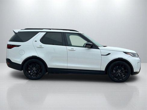 Used 2025 Land Rover Discovery S image 4