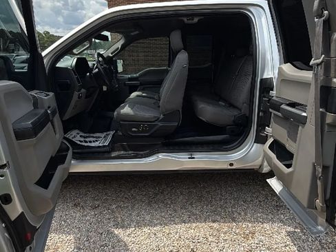 Used 2018 Ford F150 XLT w/ Equipment Group 302A Luxury AWD/4WD image 32