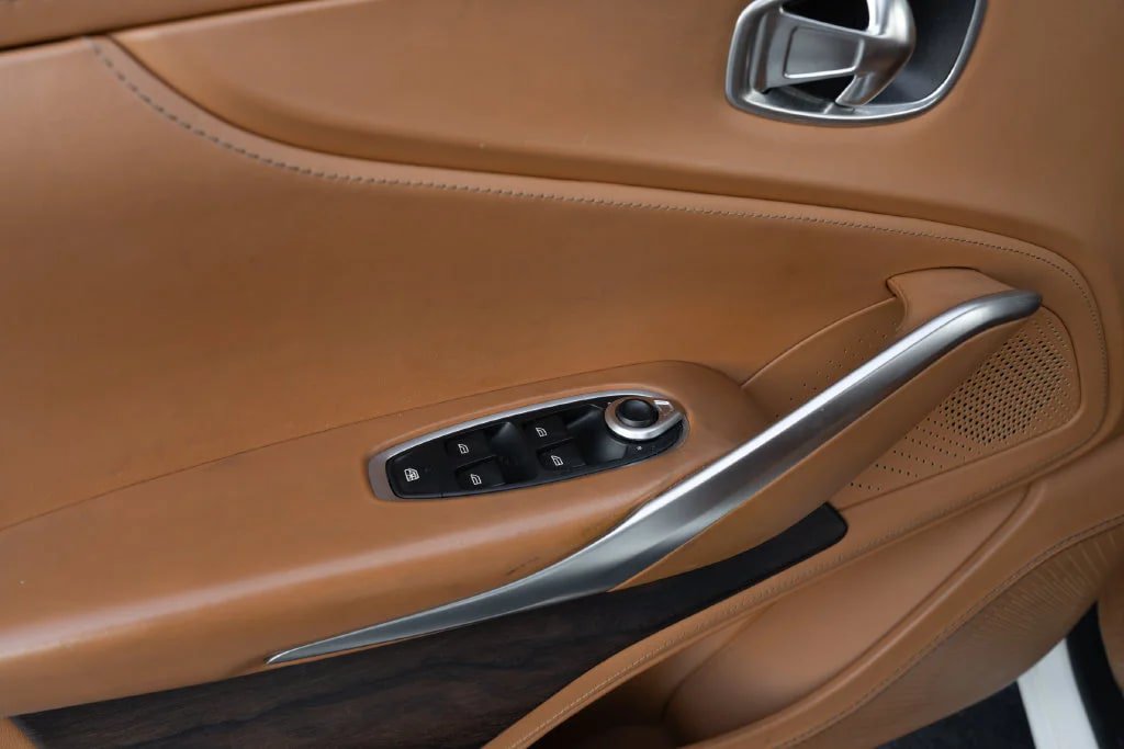 Used 2022 Aston Martin DBX AWD/4WD image 29
