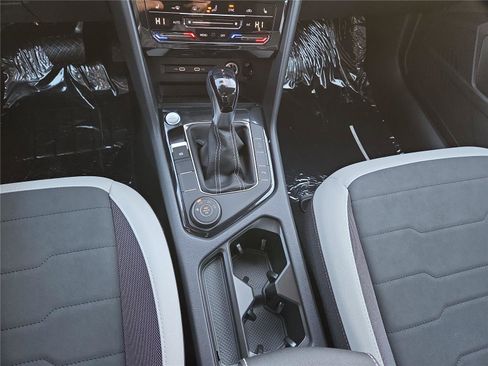 New 2026 Volkswagen Taos SE image 21