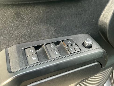 Used 2018 Toyota Tacoma SR w/ SR Convenience Package image 15