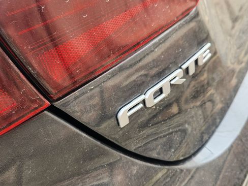 Used 2022 Kia Forte LXS FWD image 14