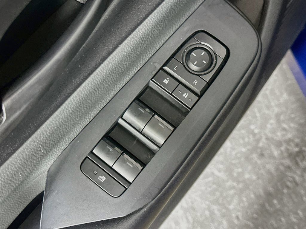 Used 2025 Toyota Prius LE FWD image 20