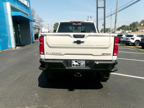 New 2026 Chevrolet Silverado 2500 ZR2 image 4