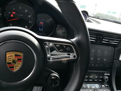 Used 2017 Porsche 911 Carrera 4S image 23