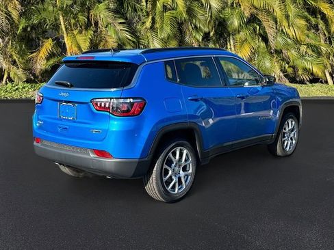 Used 2024 Jeep Compass Latitude image 5