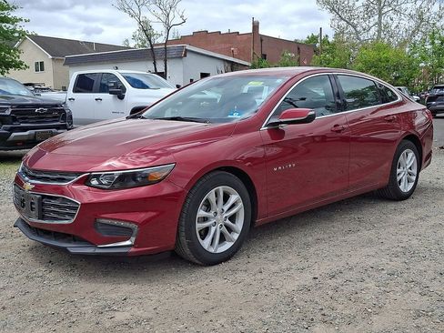 Used 2018 Chevrolet Malibu LT FWD image 3
