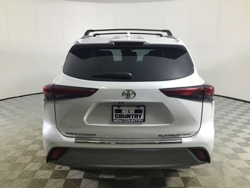 Used 2023 Toyota Highlander Platinum image 6