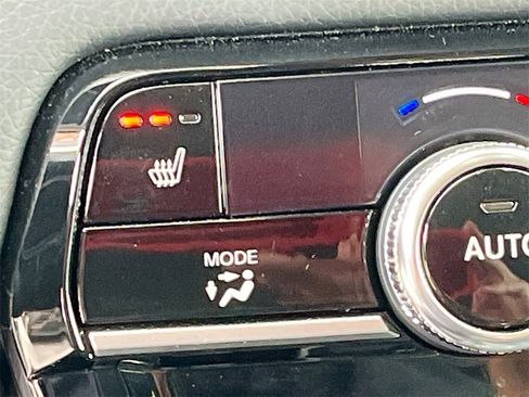 Used 2025 Honda Pilot EX-L image 19