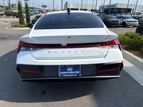 Certified 2025 Hyundai Elantra Limited FWD image 7