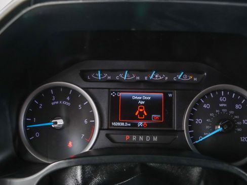 Used 2019 Ford Expedition XLT w/ Equipment Group 201A AWD/4WD image 16