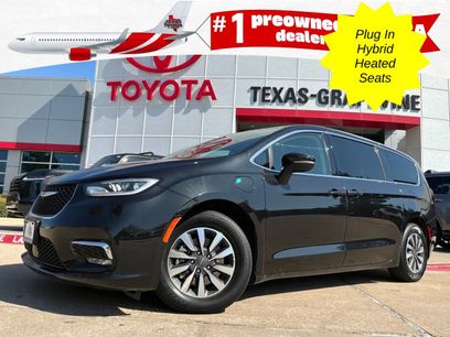 Used 2023 Chrysler Pacifica Touring-L