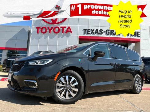 Used 2023 Chrysler Pacifica Touring-L FWD image 1