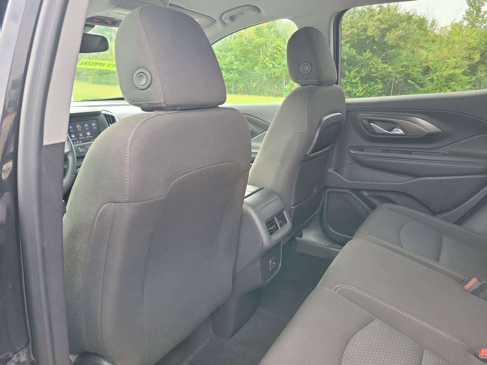 Used 2024 GMC Terrain SLE AWD/4WD image 17
