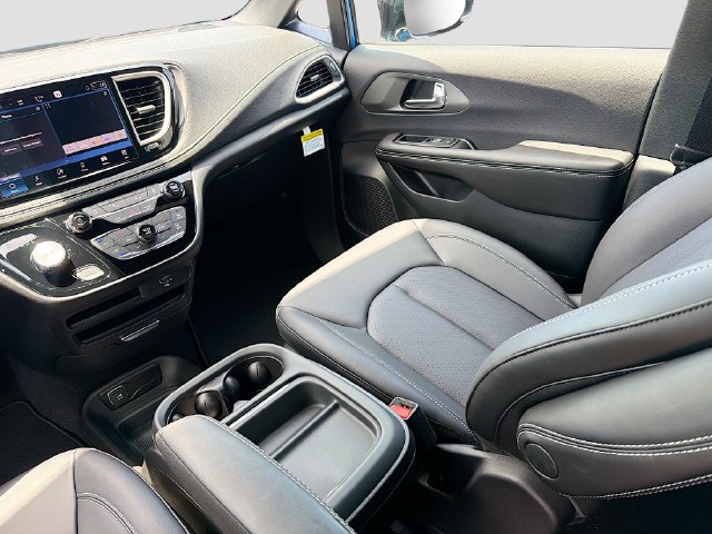 New 2027 Chrysler Pacifica Select FWD image 24