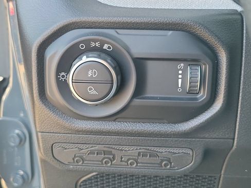 Used 2025 Jeep Gladiator Sport AWD/4WD image 20