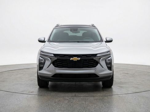 Used 2025 Chevrolet TrailBlazer LT image 2