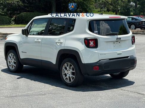 Used 2023 Jeep Renegade Latitude AWD/4WD image 3