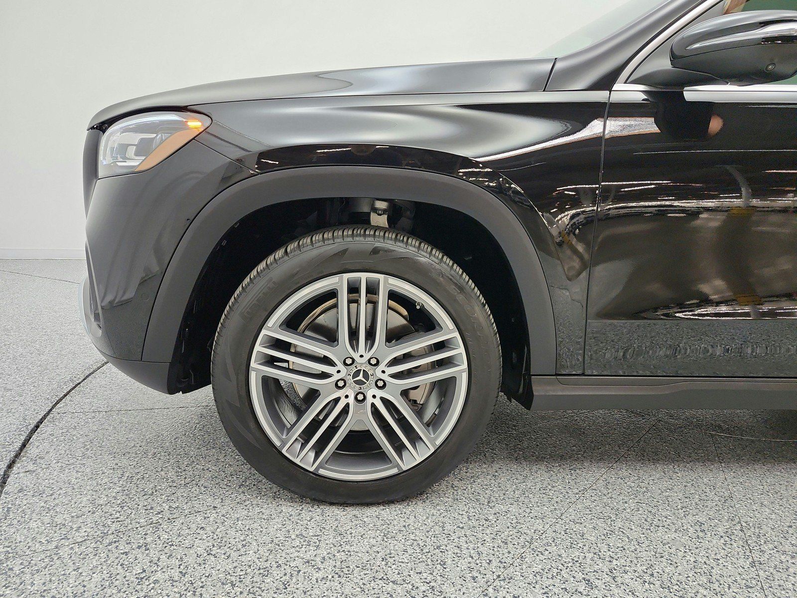 Certified 2026 Mercedes-Benz GLS 450 4MATIC image 22