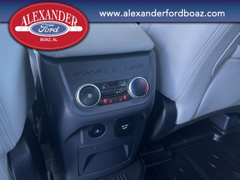 Used 2025 Ford Explorer Platinum w/ Ultimate Package image 32