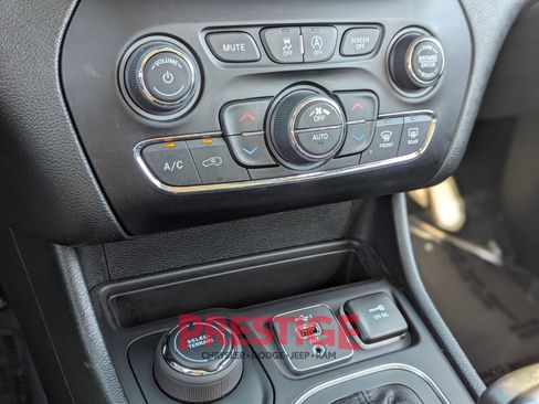 Used 2022 Jeep Cherokee Latitude Lux AWD/4WD image 22