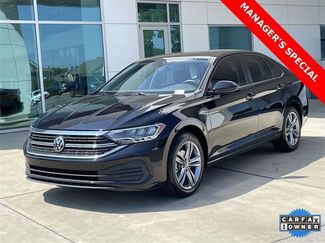Used 2024 Volkswagen Jetta SE image 1