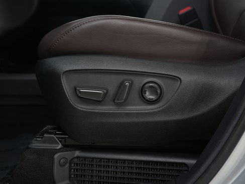 Used 2024 Toyota Sienna Platinum image 25