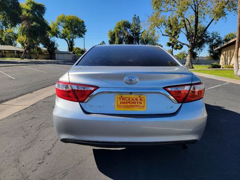 Used 2017 Toyota Camry LE image 4