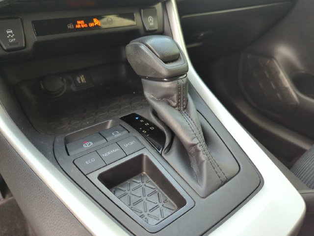 Used 2024 Toyota RAV4 LE FWD image 39