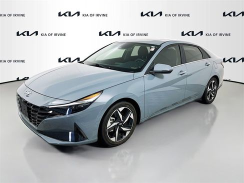 Used 2022 Hyundai Elantra Limited image 3