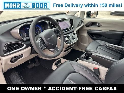 Used 2024 Chrysler Pacifica Touring-L image 10