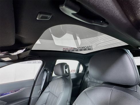 Used 2024 BMW i7 xDrive60 image 23