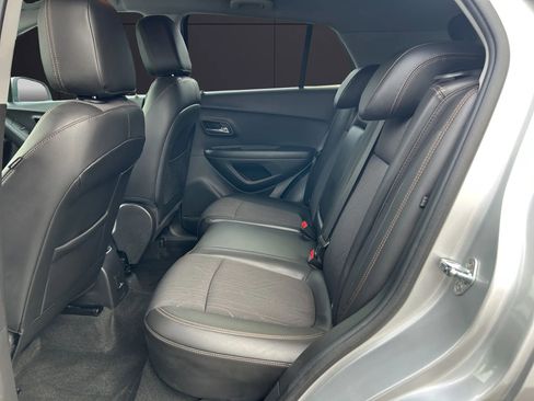 Used 2020 Chevrolet Trax LT w/ LT Convenience Package image 12