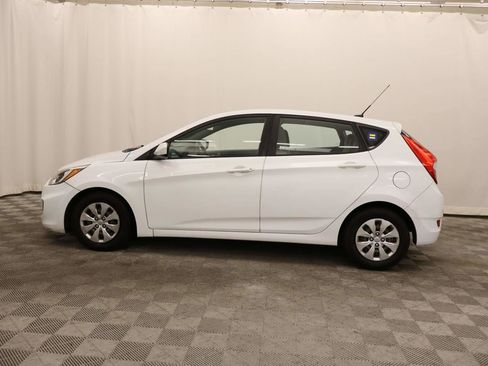 Used 2017 Hyundai Accent SE image 2