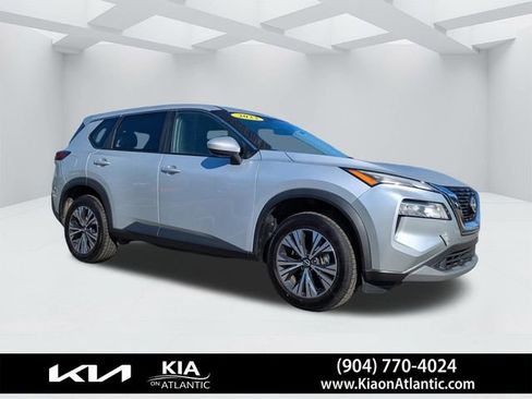 Used 2023 Nissan Rogue SV image 2