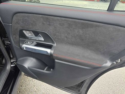 Used 2024 Mercedes-Benz GLB 250 GLB 250 image 13