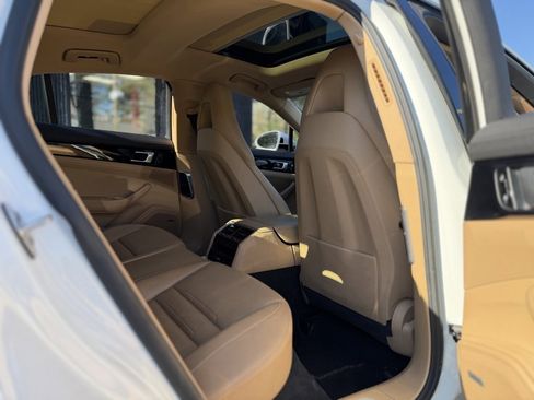 Used 2020 Porsche Panamera image 39