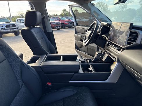 Used 2024 Toyota Tundra Limited image 38