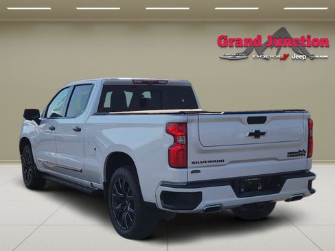 Used 2023 Chevrolet Silverado 1500 High Country w/ Technology Package AWD/4WD image 5