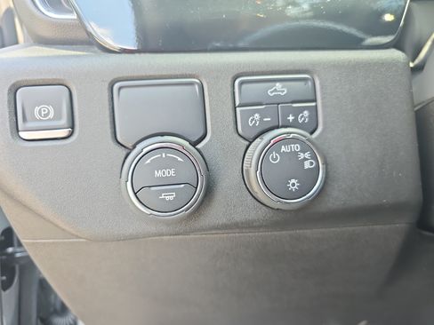 Used 2025 Chevrolet Silverado 1500 LT RWD image 23