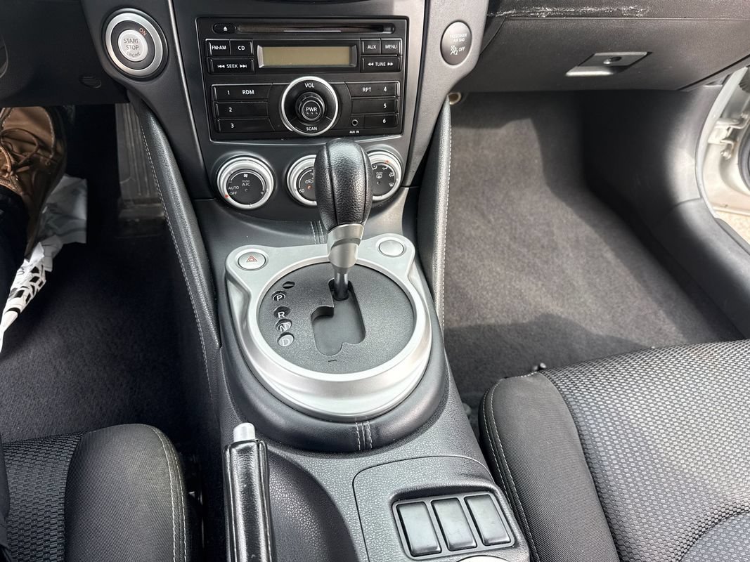 Used 2011 Nissan 370Z Coupe RWD image 23