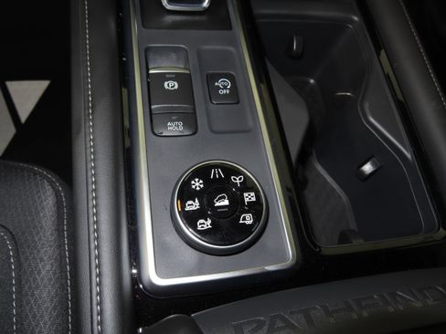 New 2026 Nissan Pathfinder SV image 32