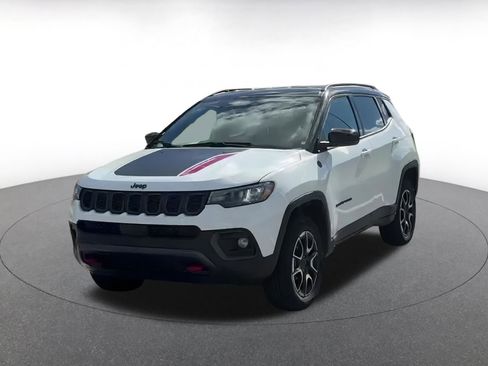 Used 2025 Jeep Compass Trailhawk image 7