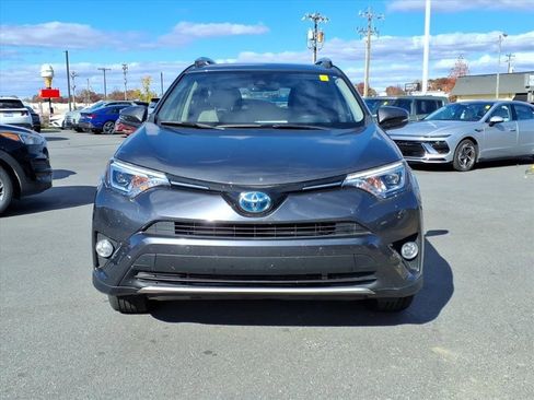 Used 2018 Toyota RAV4 Limited image 2