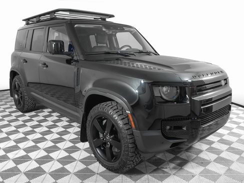 Used 2020 Land Rover Defender 110 HSE image 3