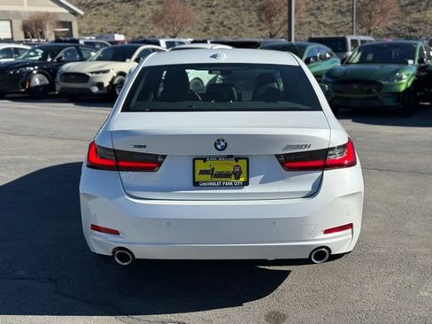 Used 2025 BMW 330i xDrive Sedan AWD/4WD image 4