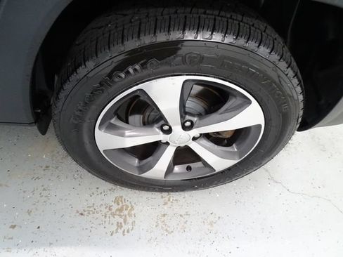 Used 2019 Jeep Cherokee Limited AWD/4WD image 29