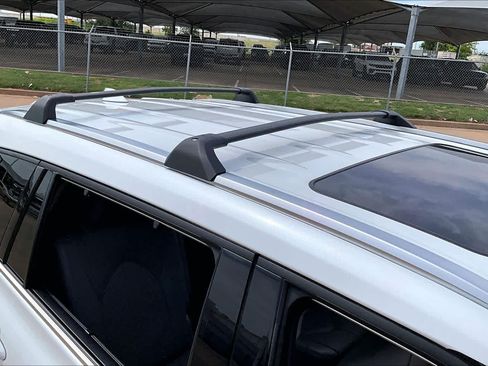 Used 2023 Toyota Highlander Limited FWD image 10