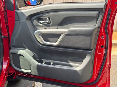 Used 2021 Nissan Titan SV w/ SV Convenience Package RWD image 37